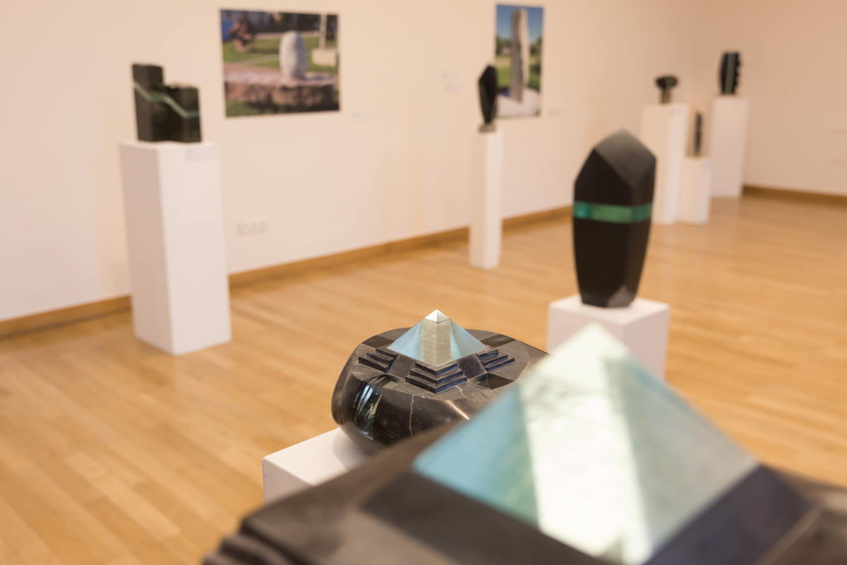 Katal&oacute;gusbemutat&oacute;val z&aacute;rul Popovics Lőrinc t&aacute;rlata